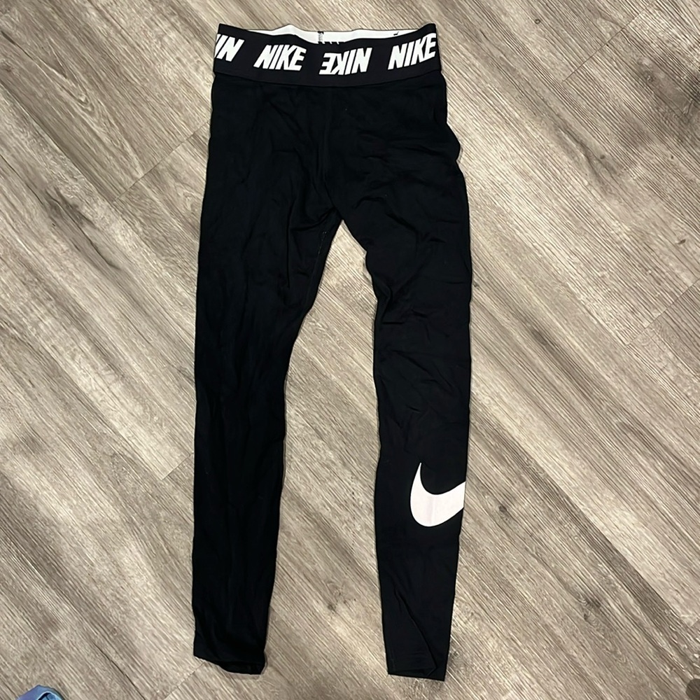 Black Nike leggings